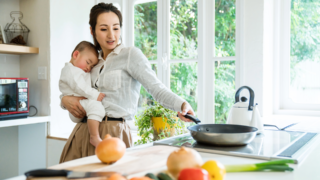 「子育て中ご飯作れない」はなぜ？心も身体も満たされる食卓の工夫